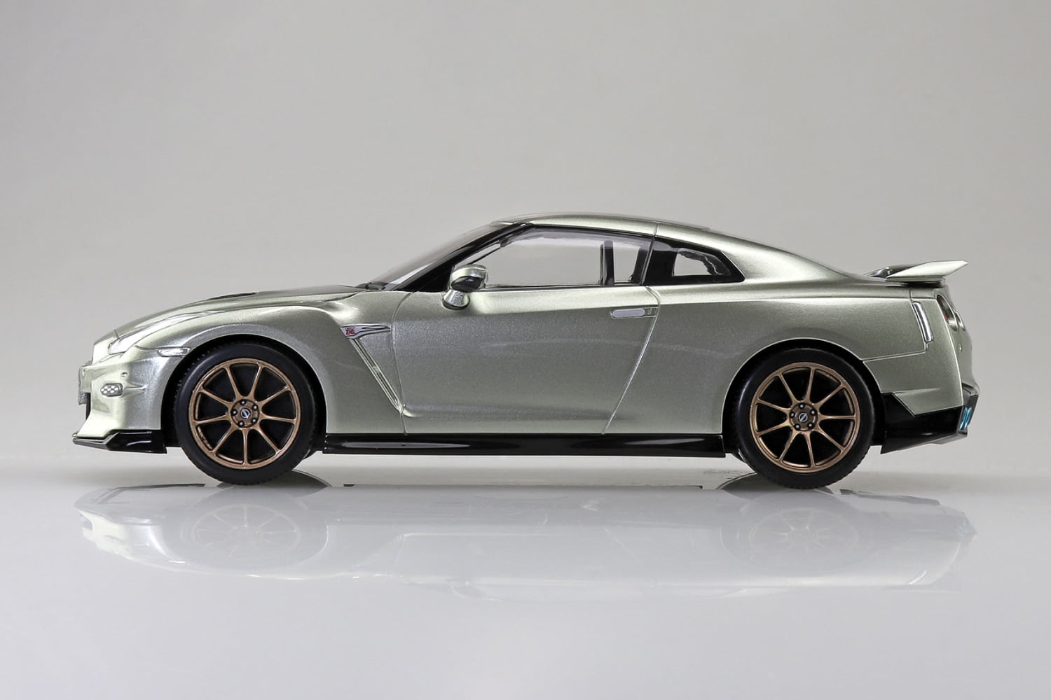 1/32　ニッサン R35 NISSAN GT-R 2024(ミレニアムジェイド)