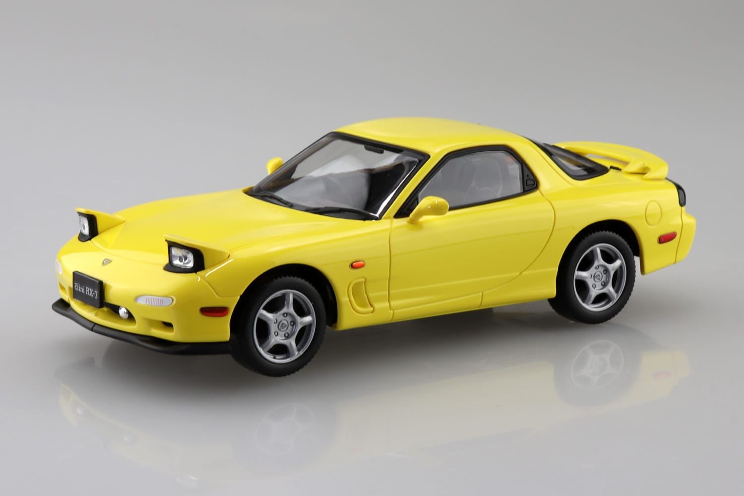 1/32　アンフィニ FD3S RX-7(コンペティションイエローマイカ)