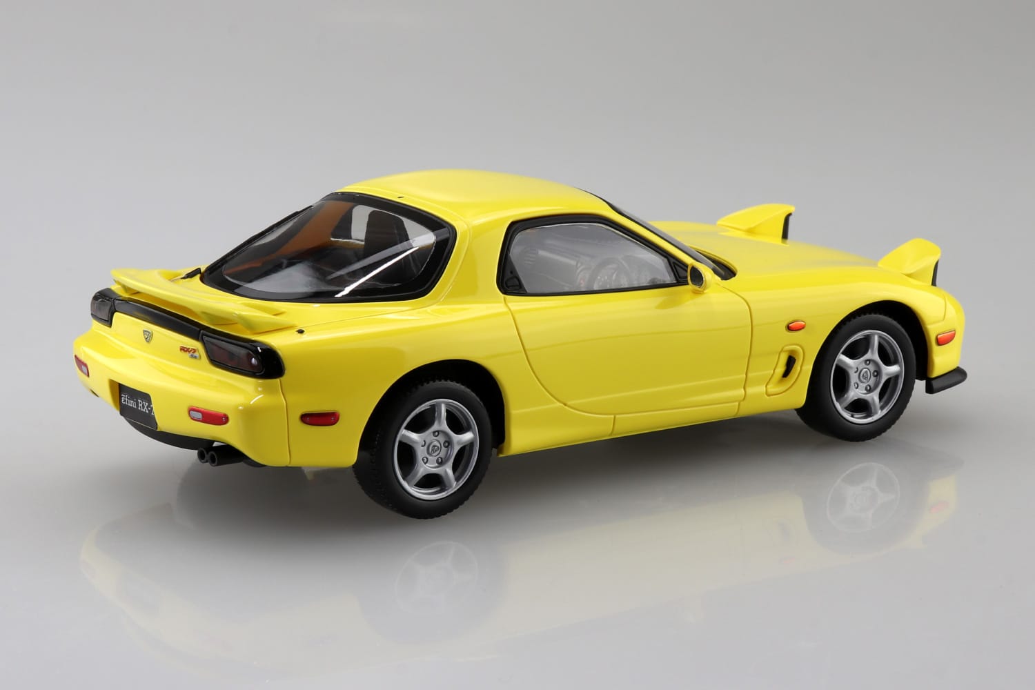 1/32　アンフィニ FD3S RX-7(コンペティションイエローマイカ)