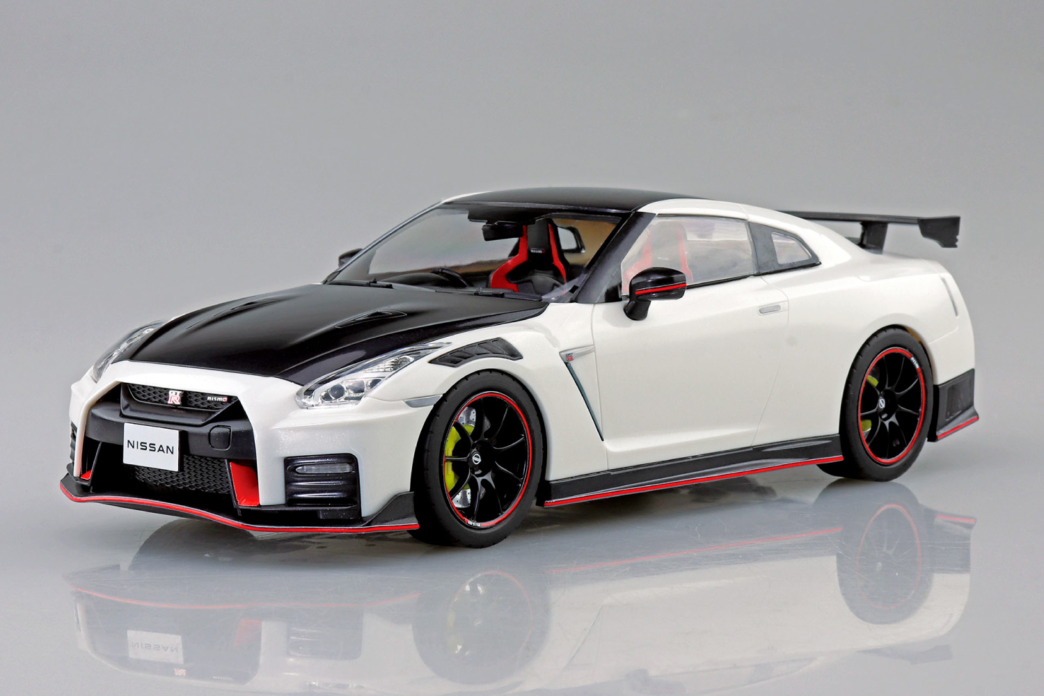 1/32　R35 NISSAN GT-R NISMO Special edition 2022 ブリリアントホワイトパール