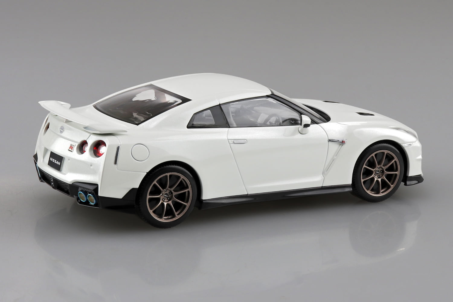 1/32　ニッサン R35 NISSAN GT-R 2024(ブリリアントホワイトパール)