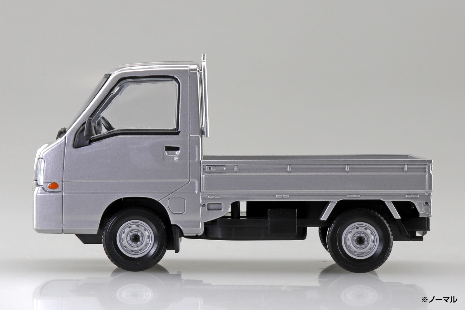 1/32　スバル サンバー トラック(スターリングシルバーメタリック)