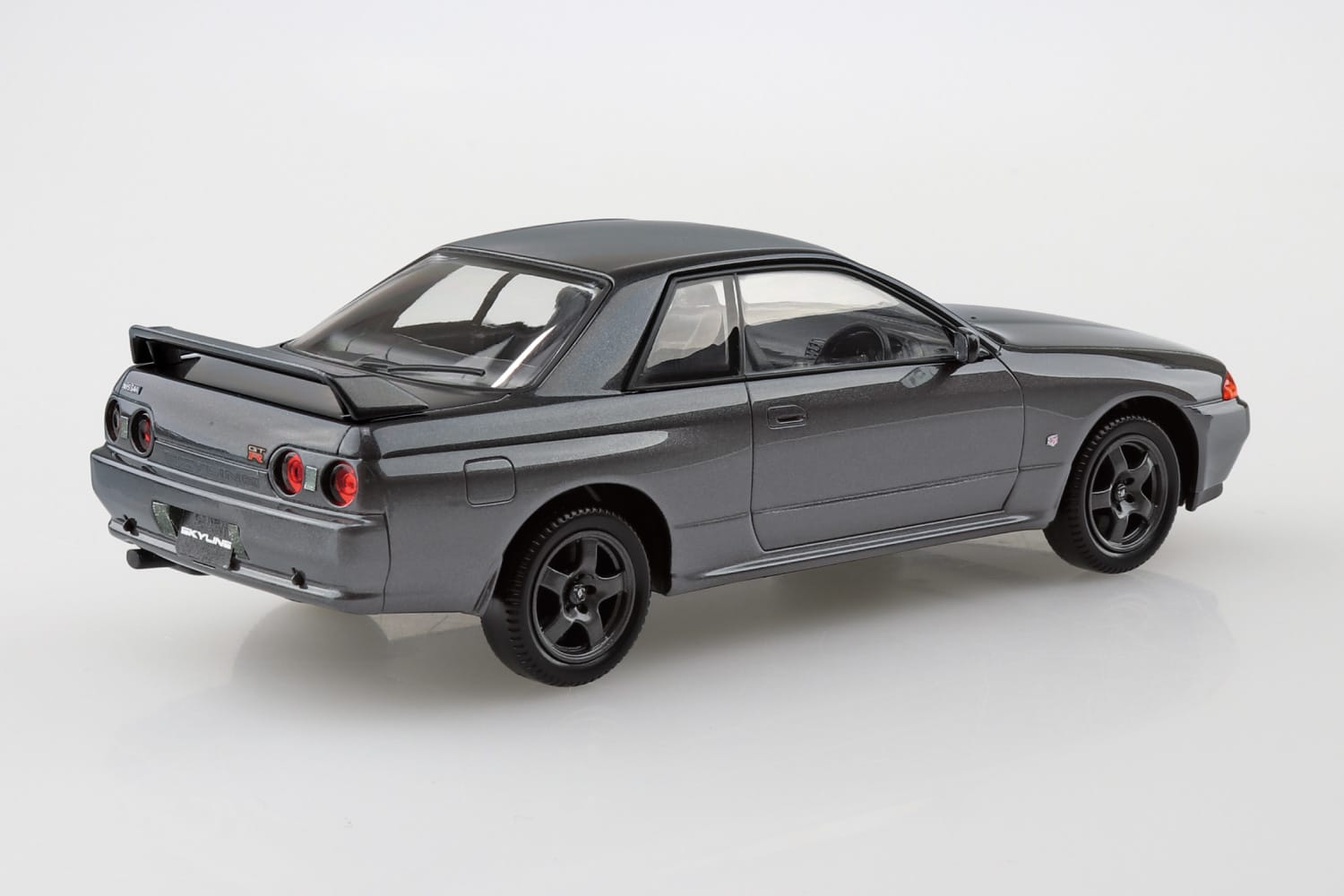 1/32　ニッサン R32 スカイライン GT-R(ガングレーメタリック)