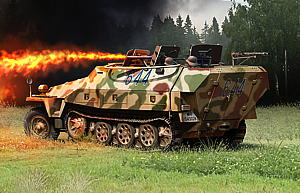 1/35 WW.II ドイツ軍 Sd.Kfz.251/16 D型 火焔放射タイプ EZトラック/金属製車幅ポール/フィギュア3体