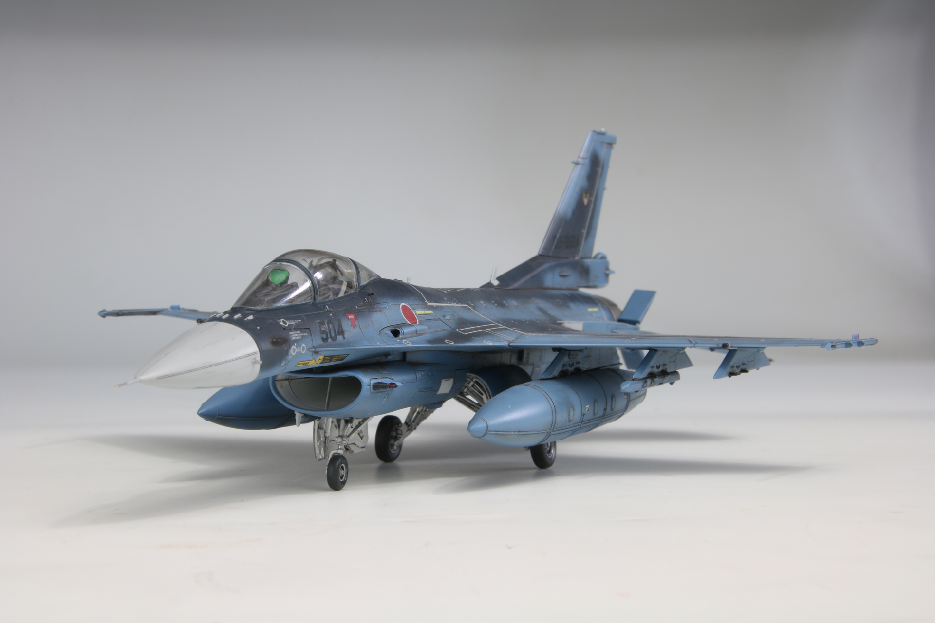 【予約する】　1/72　航空自衛隊 F-2A 戦闘機 (w/ パイロット)
