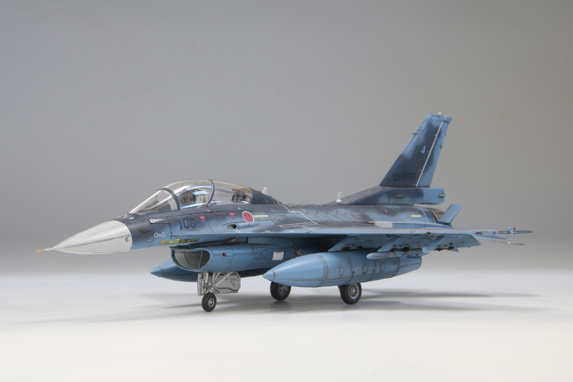 【予約する】　1/72　航空自衛隊 F-2B 戦闘機 (w/ パイロット)