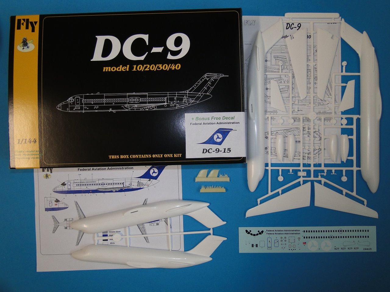1/144 DC-9-15 アメリカ連邦航空局 - ウインドウを閉じる