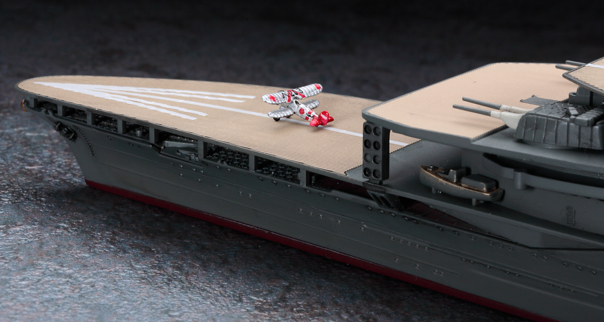 【予約する】　1/700　日本海軍 航空母艦 赤城 “三段甲板” w/艦載機セット（複葉機）