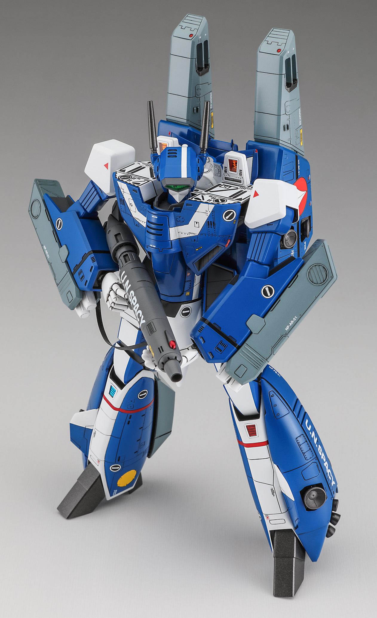 【予約する】　1/72　VF-1J スーパー バトロイド バルキリー “マックス”