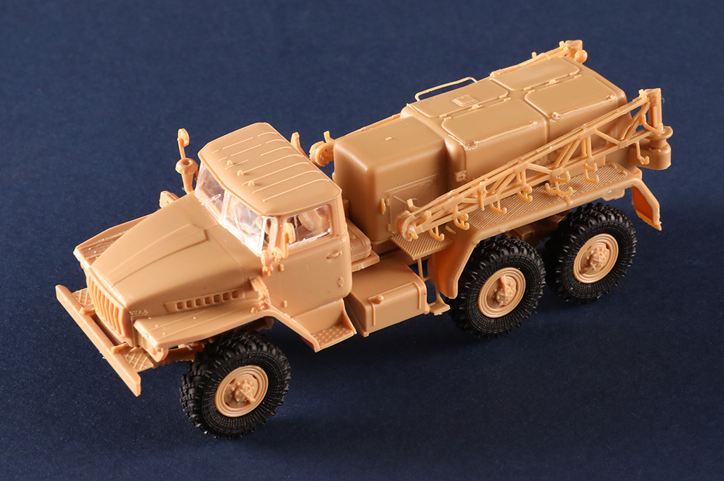 1/72　ロシア URAL-4320 APA-5D 航空電源車