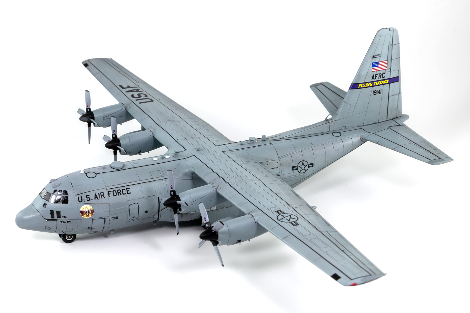 【予約する】　1/144 アメリカ空軍 C-130H輸送機