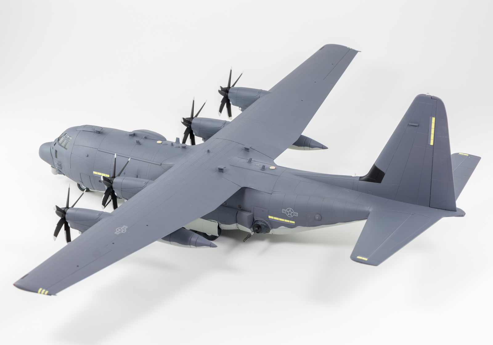 1/144 AC-130J ゴーストライダー ガンシップ