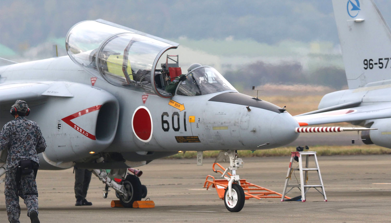 1/100 航空自衛隊 航空開発実験団 T-4 練習機 岐阜基地 - ウインドウを閉じる