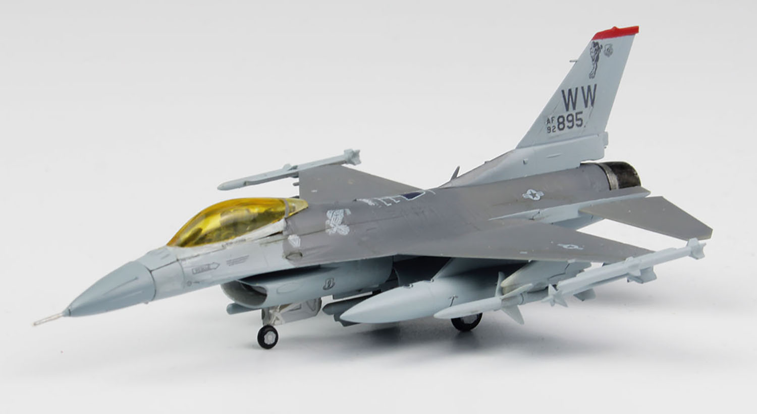 1/144 アメリカ空軍戦闘機 F-16Cファイティングファルコン 三沢基地 第35戦闘航空団 (2機セット) - ウインドウを閉じる