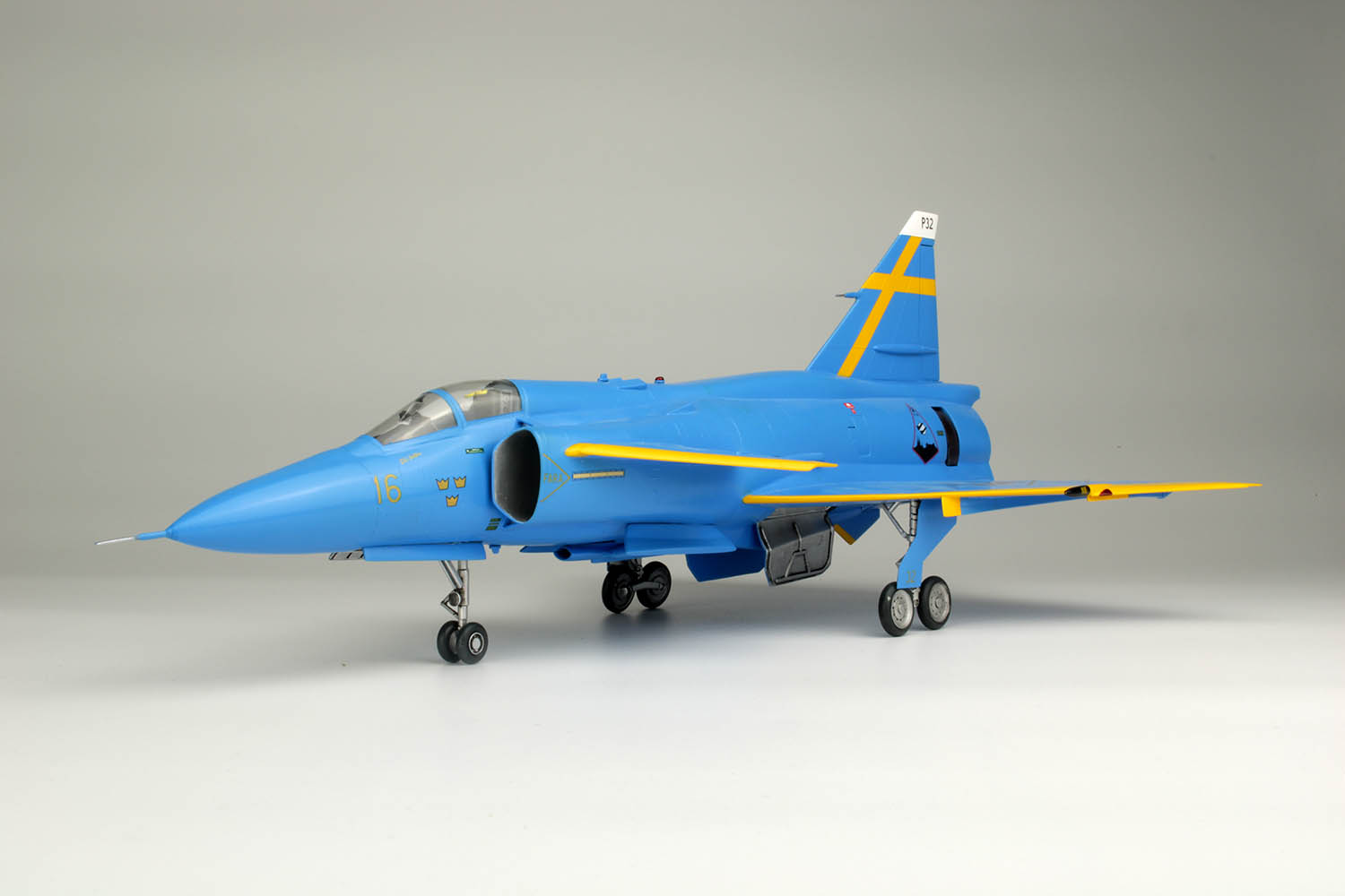 1/48 スウェーデン空軍 JA37 ヤクトビゲン "ブルーピーター" スウェーデン空軍75周年記念塗装機 - ウインドウを閉じる
