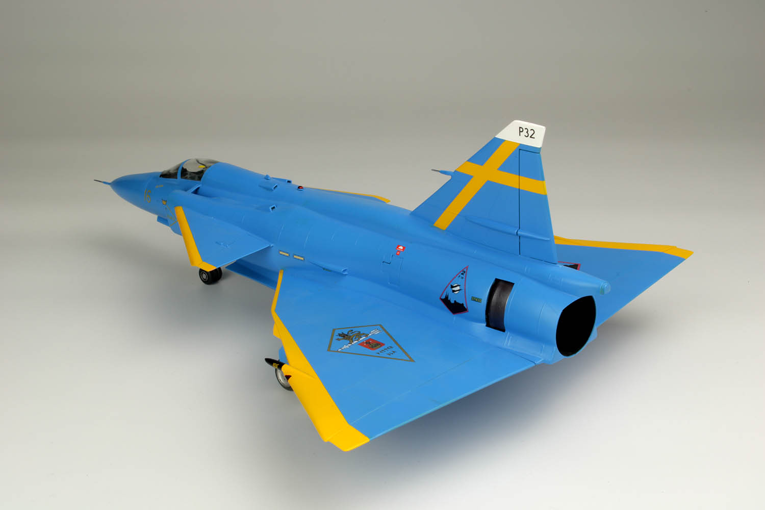 1/48 スウェーデン空軍 JA37 ヤクトビゲン "ブルーピーター" スウェーデン空軍75周年記念塗装機 - ウインドウを閉じる