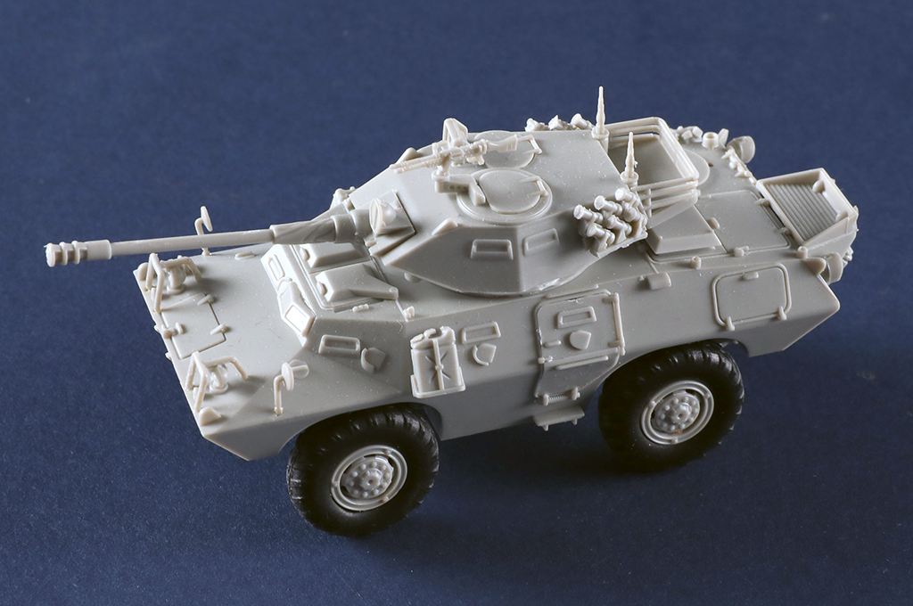 1/72 LAV-150 コマンドウ装甲車 コッカリル90mm砲搭載型